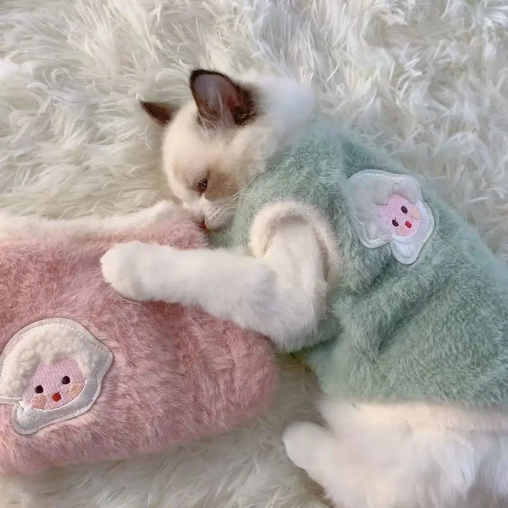 Adorable Autumn and Winter Cat Winter Clothes, Thickened Vest for Warmth, Anti-Fall Design for Puppies, Kittens, and Small Pets
