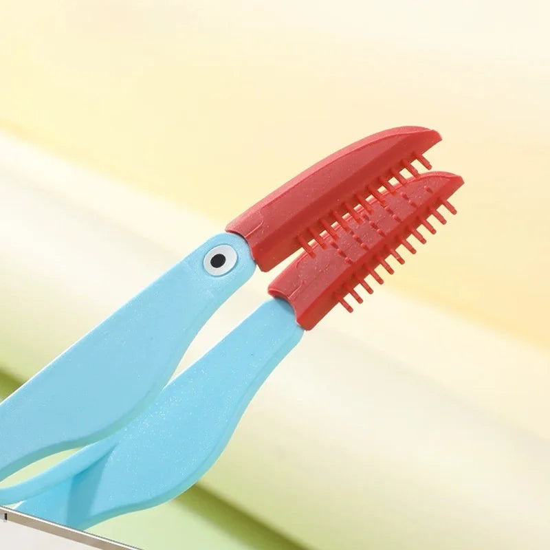 Soft Pet Eye Cleaning Comb Dog Cat Tear Stain Remover Brush Portable Gentle Eyes Cleaner Brush Pet Daily Grooming Care Tools
